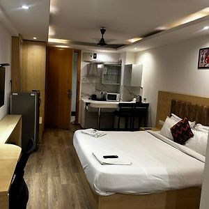 Deluxe Double Room Shower